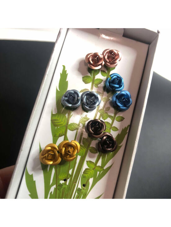 Jewelry - 2290 Vintage Box of roses metallic colors boxed stud Earrings Elegant